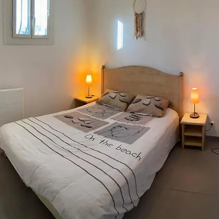 A Port Apartment Grimaud